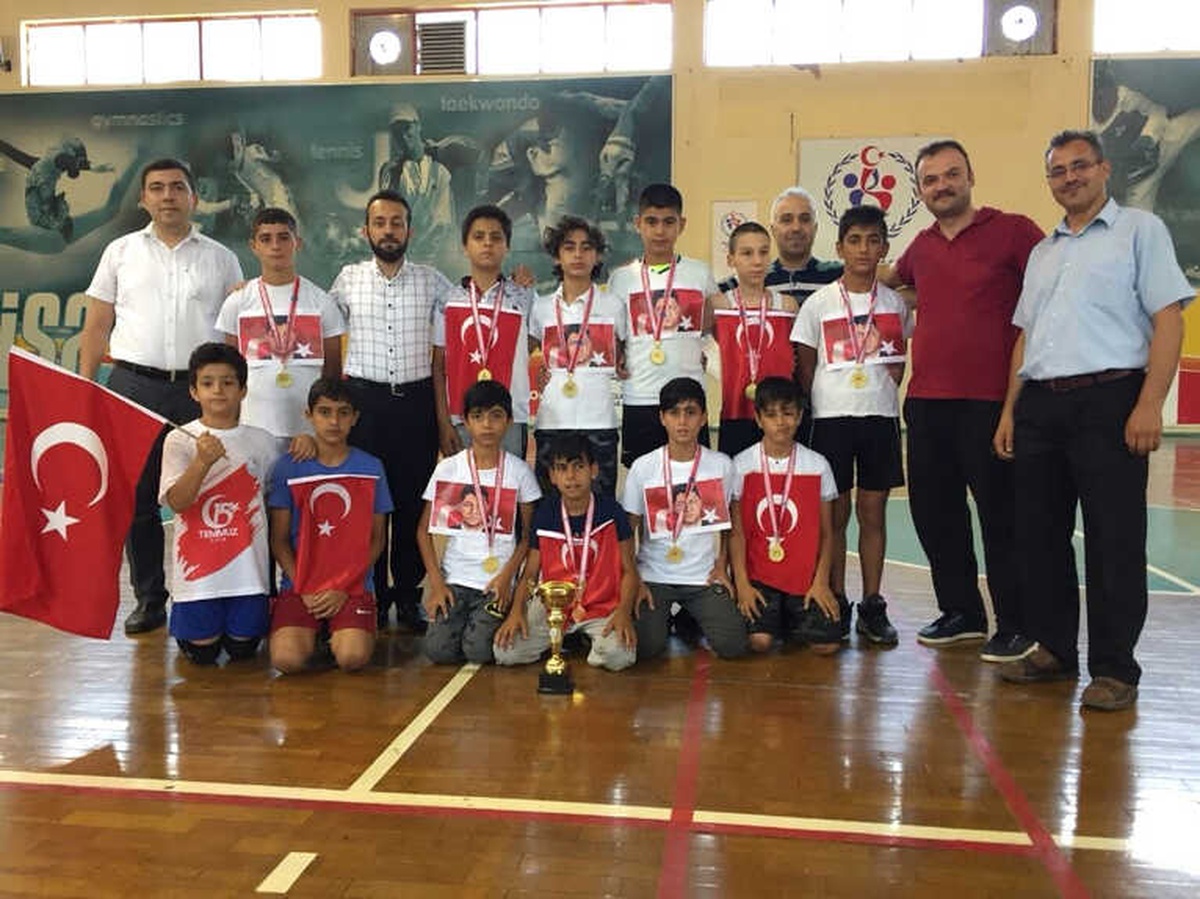 Ömer Halisdemir Camiler Arası Futbol Turnuvası\' Tamamlandı
