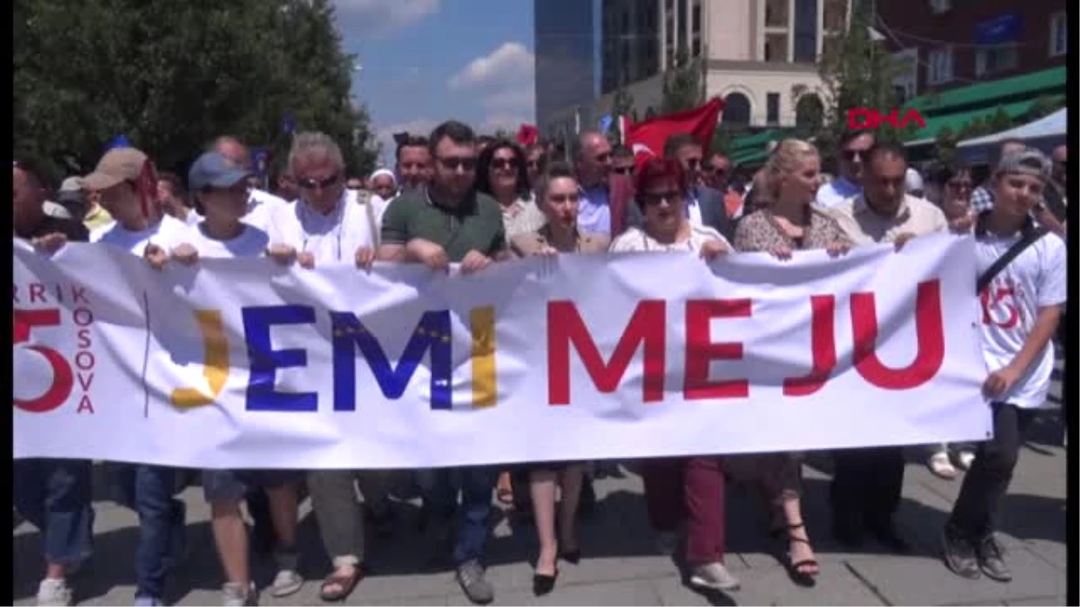 Priştine\'de \'15 Temmuz Demokrasi Dayanışması Yürüyüşü\' Düzenlendi