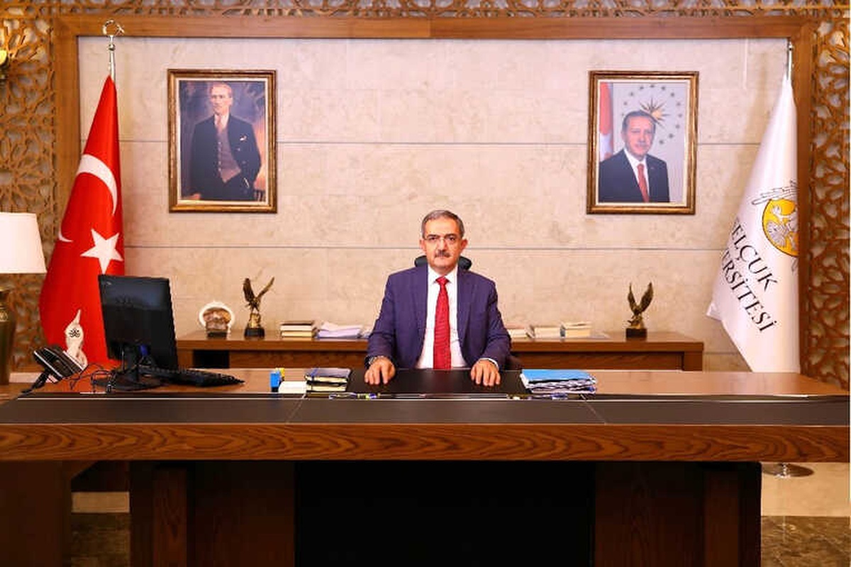 Rektör Şahin: "Gençliğimize Güvenmemiz Gerekiyor"