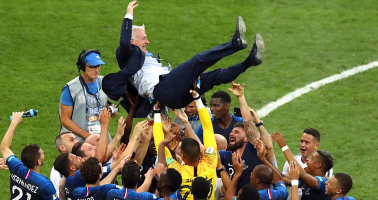 Dünya Kupası Şampiyonu Fransa\'da Teknik Direktör Deschamps Tarihe Geçti