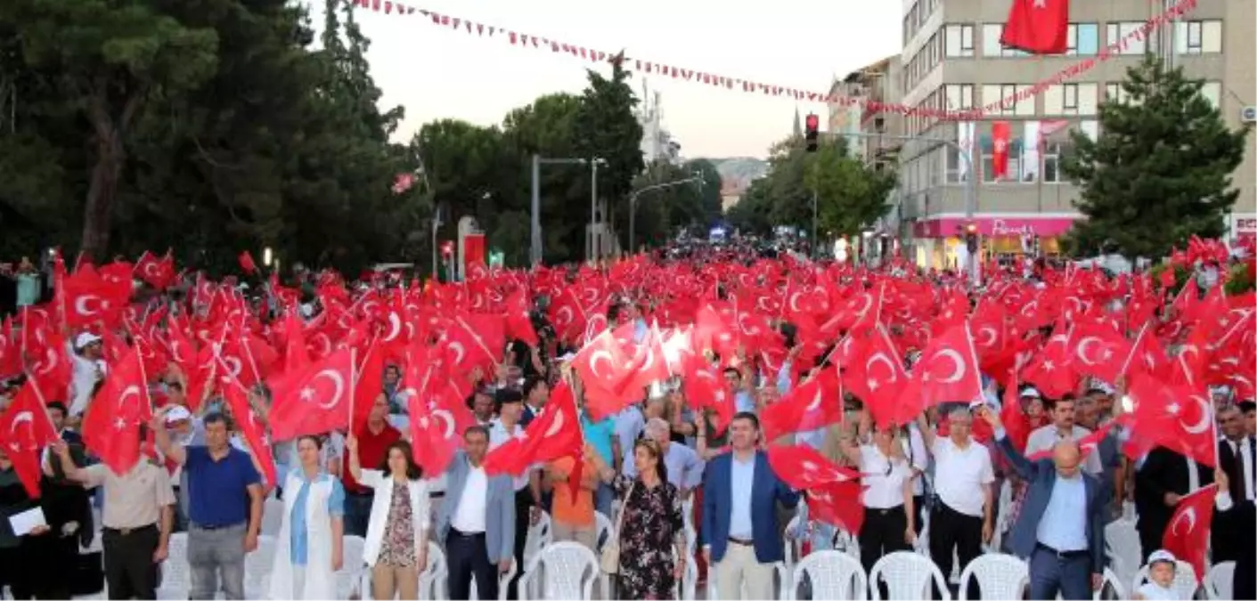 Şehit Halisdemir\'in Ablası: Ben Nasıl Gurur Duymayayım Ömer Halisdemir\'in Ablası Olmaktan