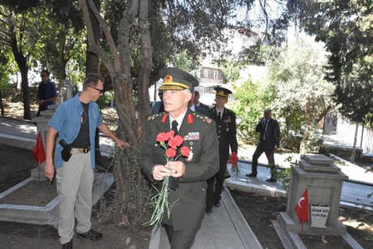 Şehitler İzmir\'de de Anıldı