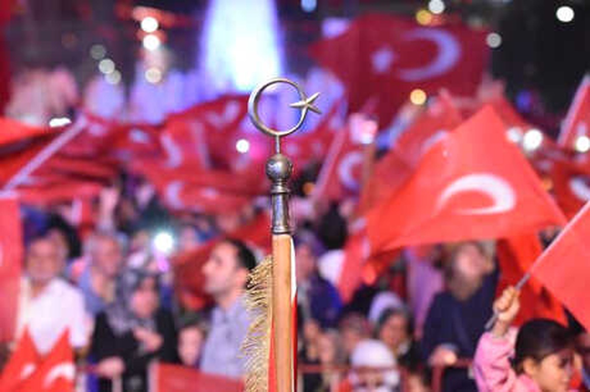 Sivas\'ta On Binlerce Kişi Demokrasi Nöbetinde Buluştu
