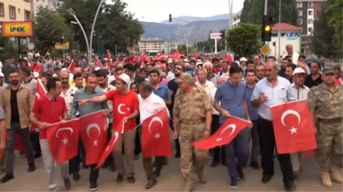 Tunceli\'de "15 Temmuz Demokrasi ve Milli Birlik Günü"Nde Binlerce Kişi Yürüdü