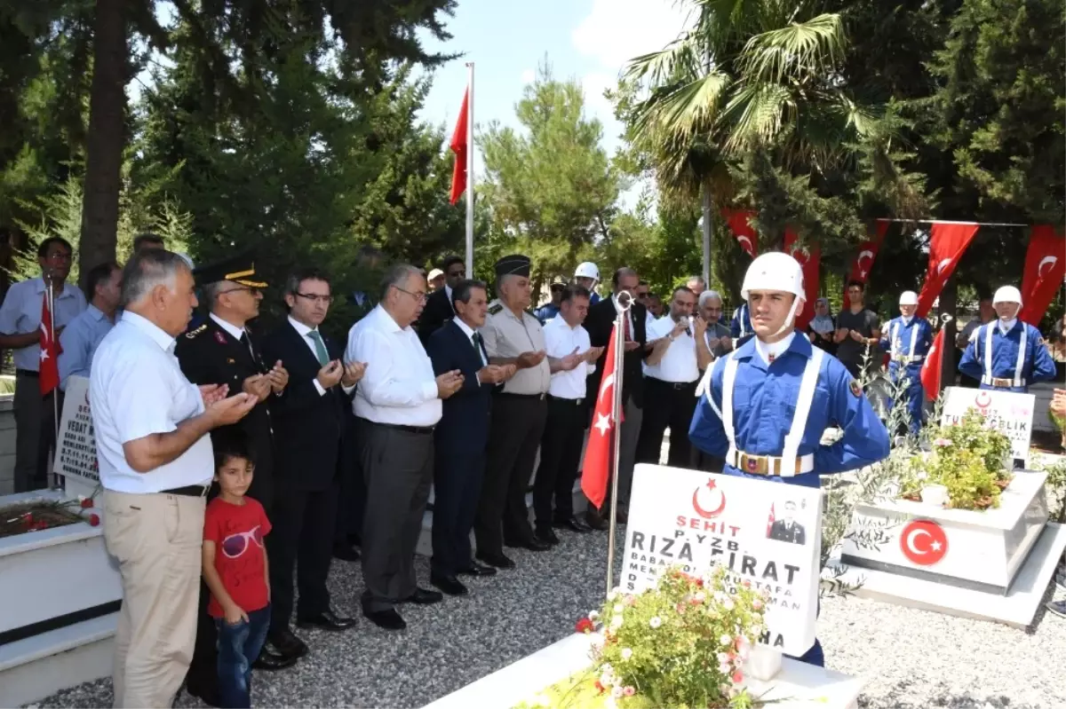 Vali Kalkancı ve İl Protokolü Şehitliği Ziyaret Etti