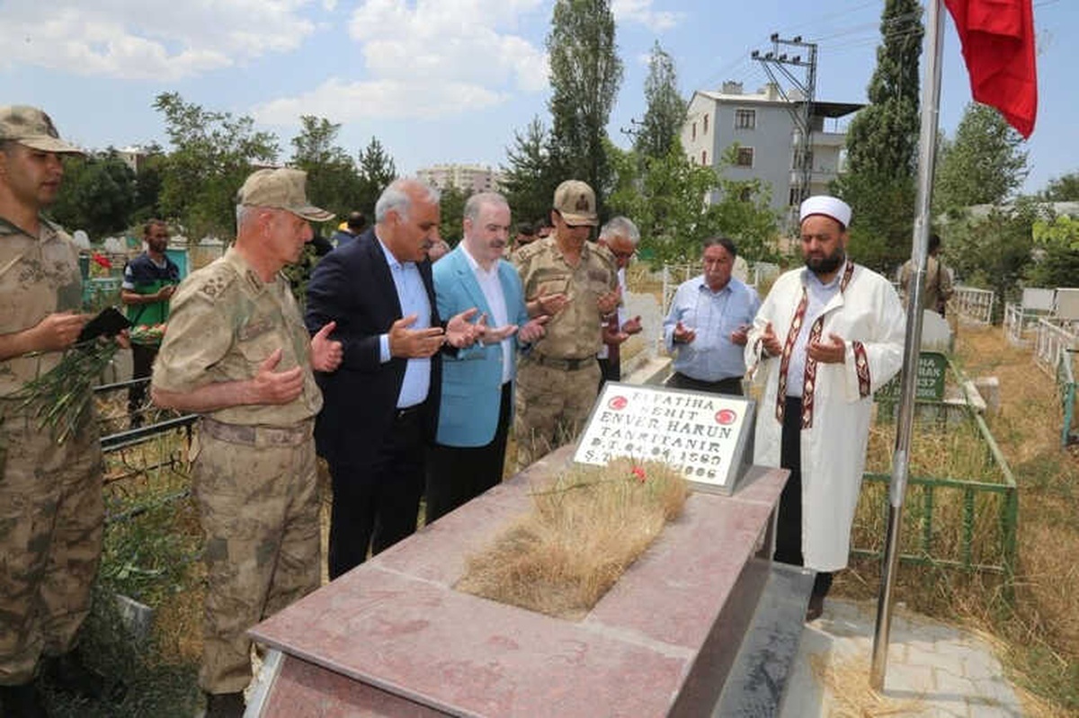 Van\'da Şehit Mezarları Ziyaret Edildi