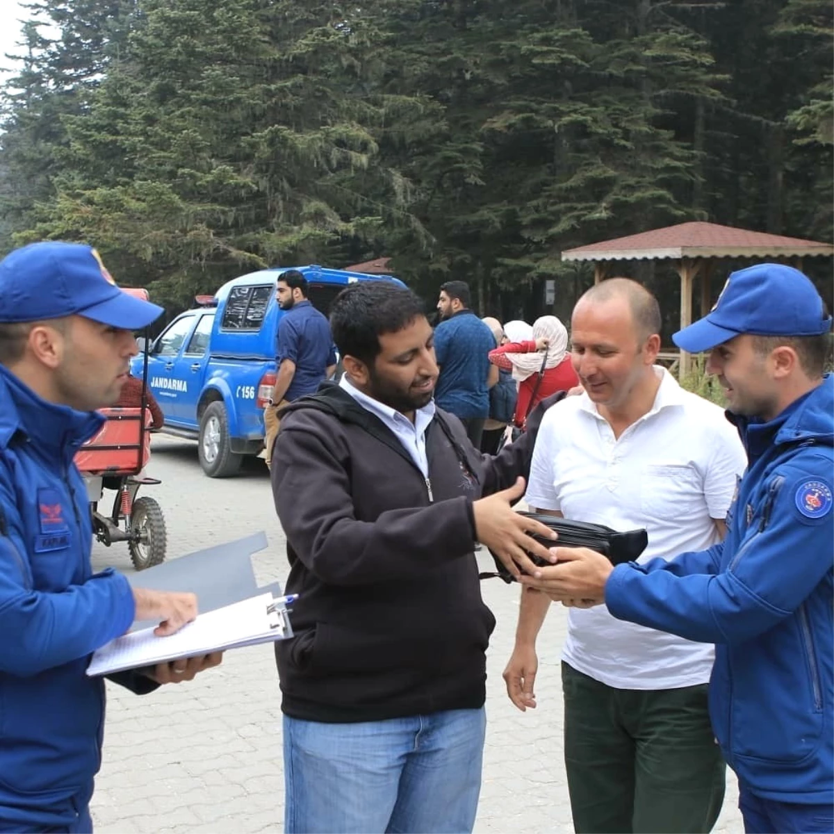 Yerde Bulduğu 110 Bin Suudi Riyali Dolu Çantayı Turist Sahibine Teslim Etti