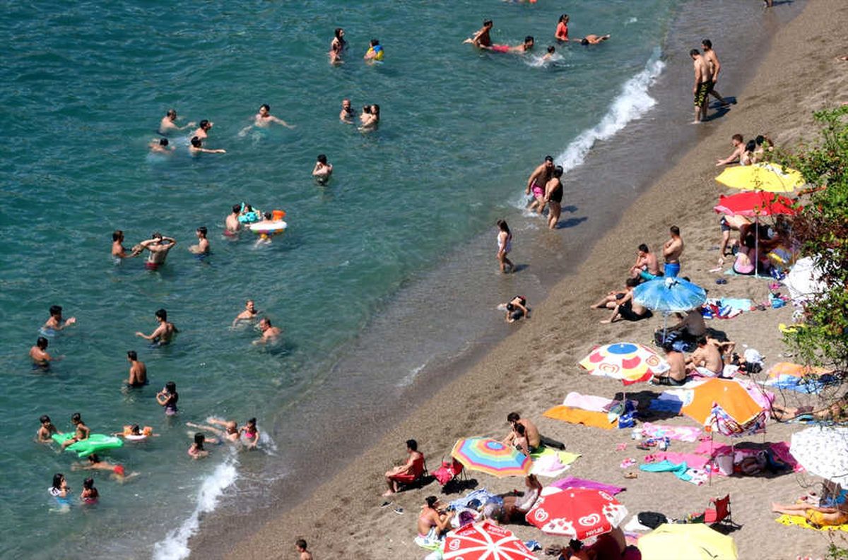 Zonguldak\'ta Plajlar Doldu Taştı