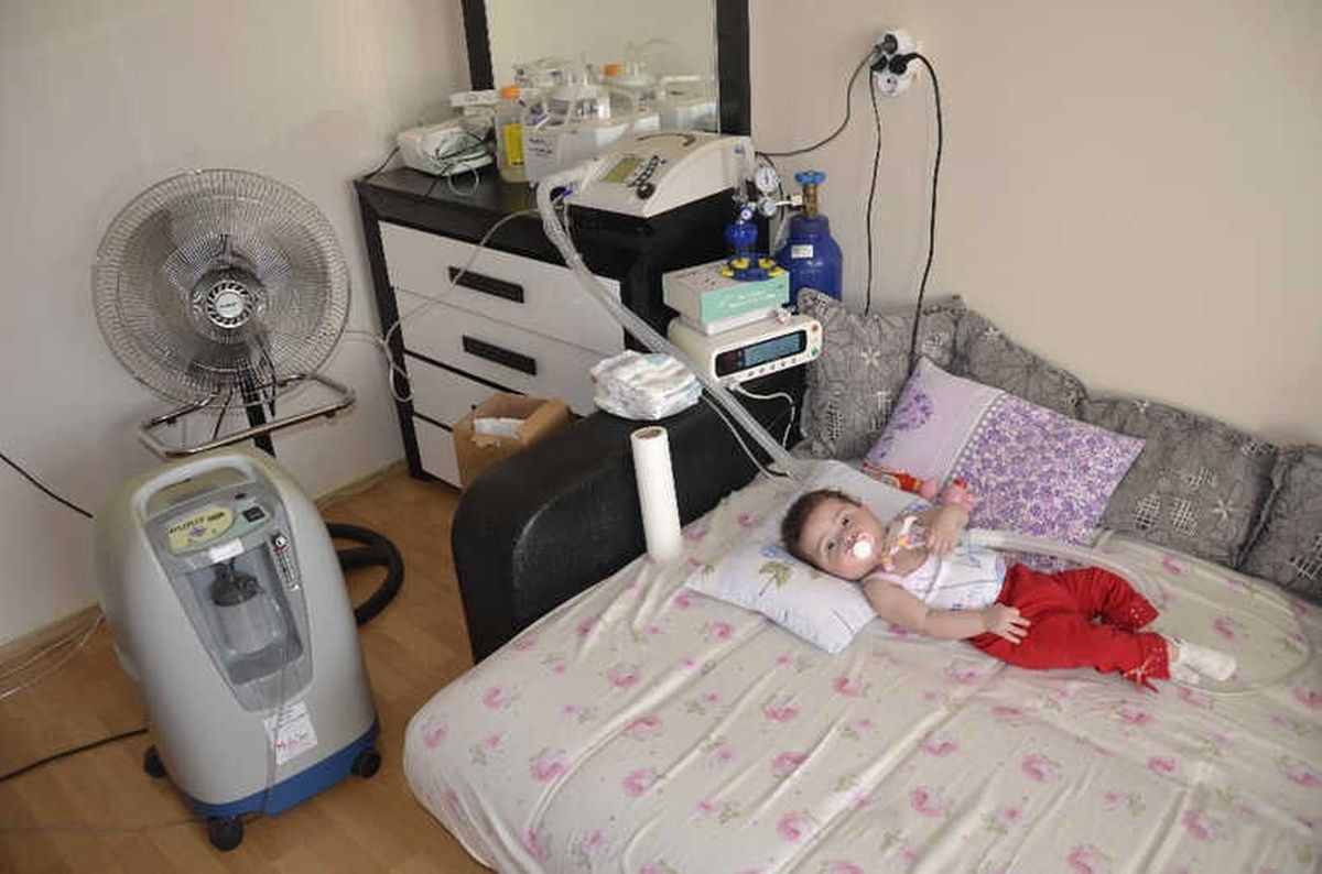 11 Ayılık Minik Elif Kalbindeki 11 Milimetrelik Delikle Yaşamaya Çalışıyor