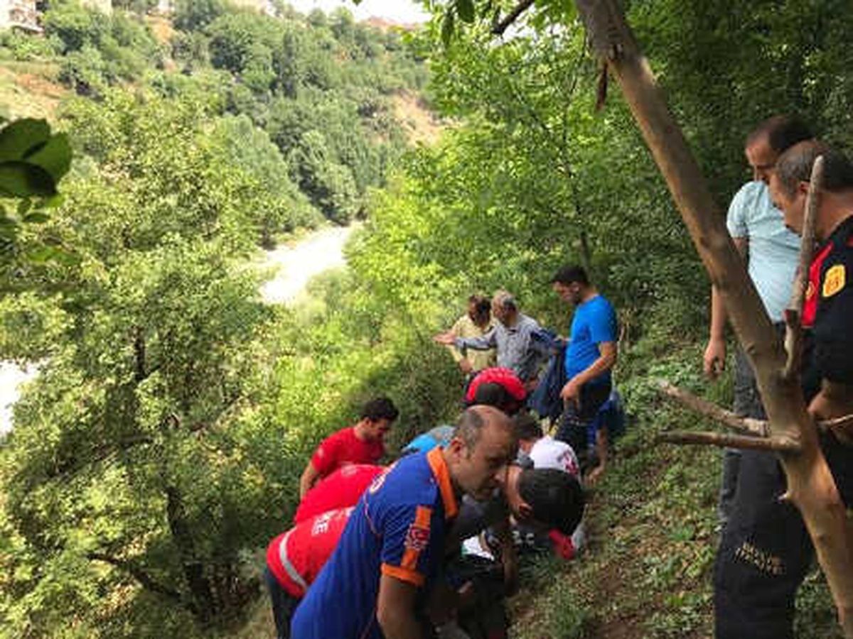 Ağaca Tutunarak Uçuruma Yuvarlanmaktan Kurtuldu