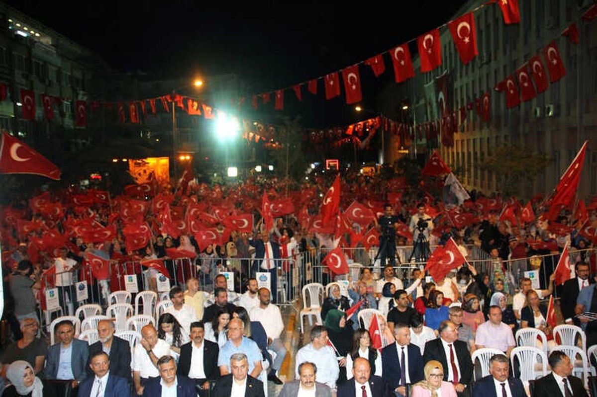 Balıkesir\'de Demokrasi Nöbeti