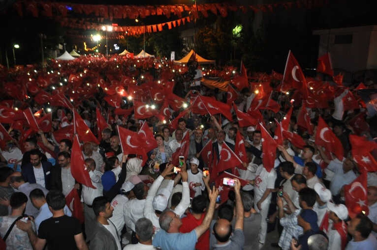 Batman\'da Binler "Demokrasi ve Milli Birlik Günü" Etkinliğinde Bir Aradaydı