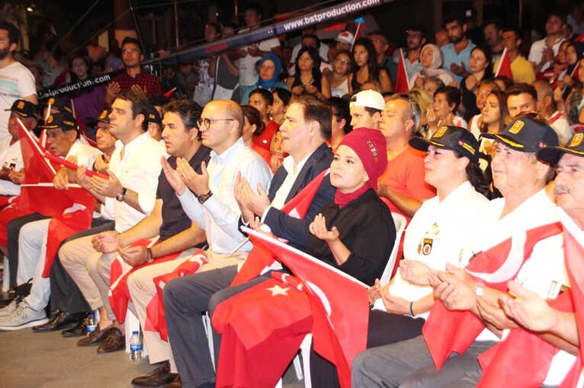 Bodrum\'da Binlerce Kişi 15 Temmuz Demokrasi ve Milli Birlik Gününe Sahip Çıktı