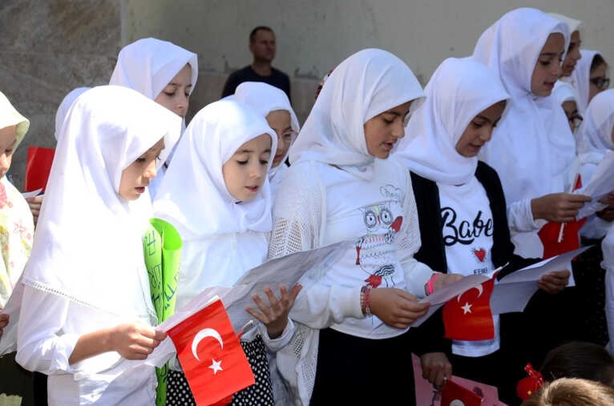 Bozüyük Belediye Başkanı Fatih Bakıcı, Miniklerin 15 Temmuz Programına Katıldı