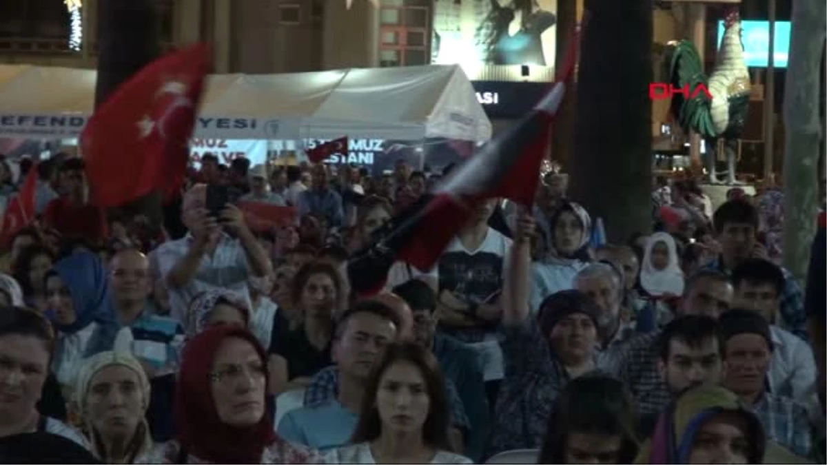 Denizlililer, 15 Temmuz Delikliçınar Şehitler Meydanı\'nı Doldurdu