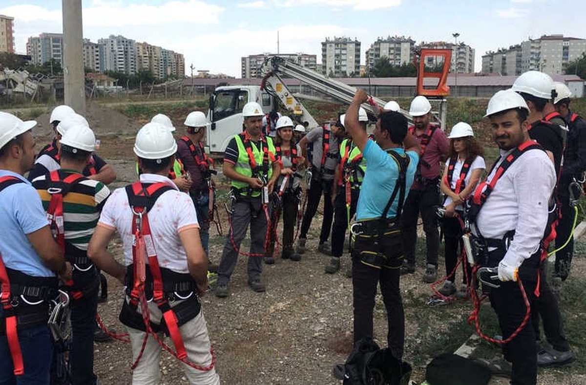 Dicle Elektrik İsg Uzmanlarına YÖK Onaylı Eğitim