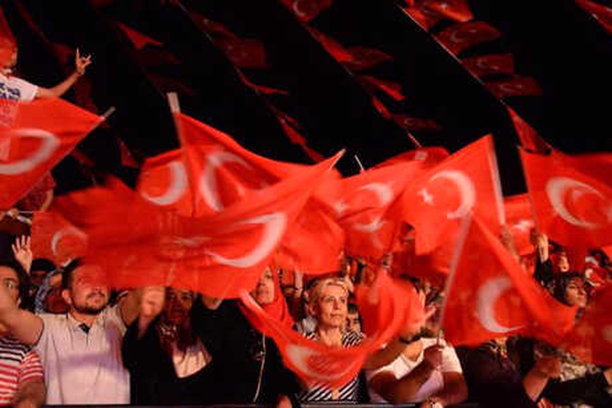 Diyarbakır, Tunceli ve Elazığ\'da 15 Temmuz Anma Programlarına Binler Katıldı