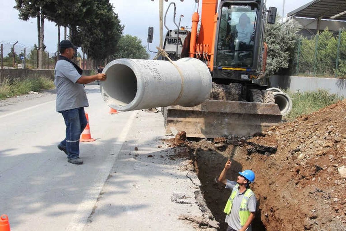 Dörtyol\'da Yağmur Suyu Drenaj Hat Çalışması Yapıldı