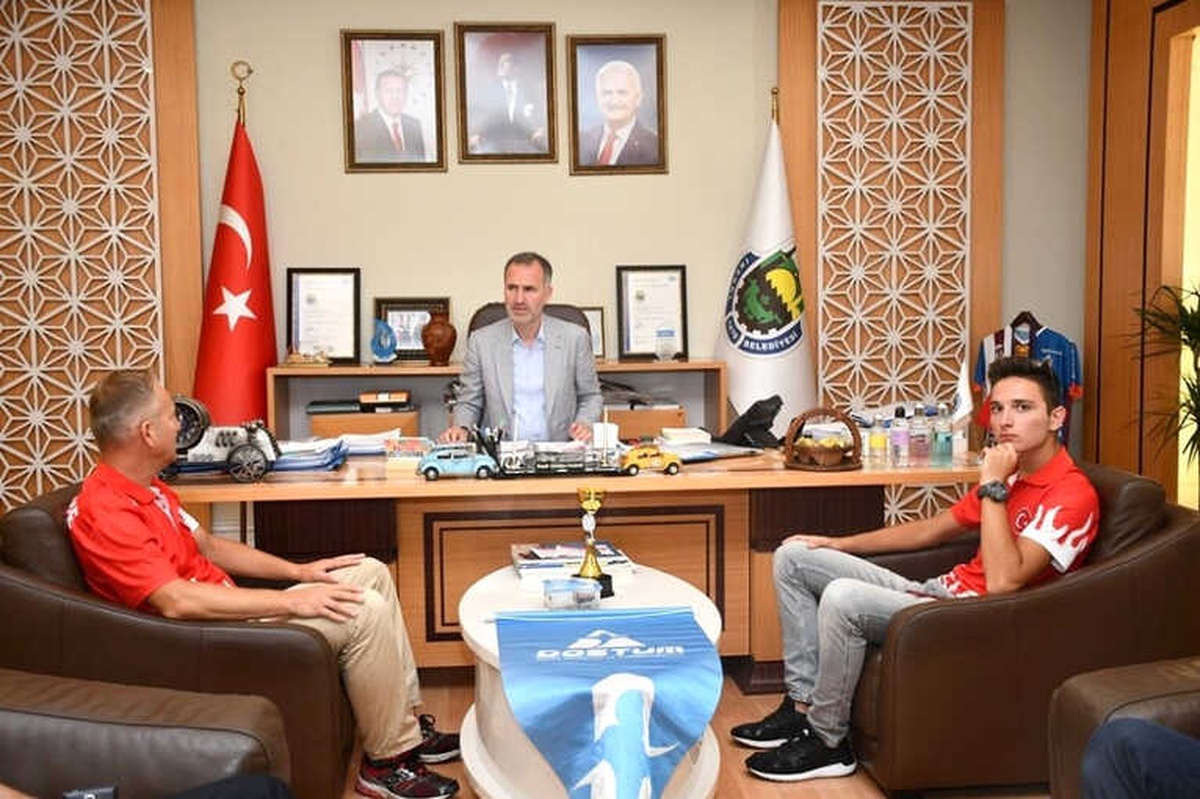 Dostum\'un Yamaç Paraşütü Takımından Büyük Başarı