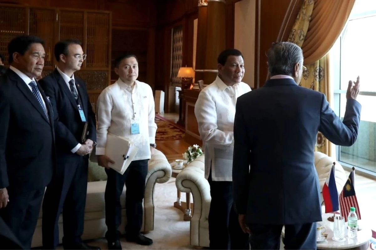 Duterte, Malezya Başbakanı Muhammed ile Görüştü