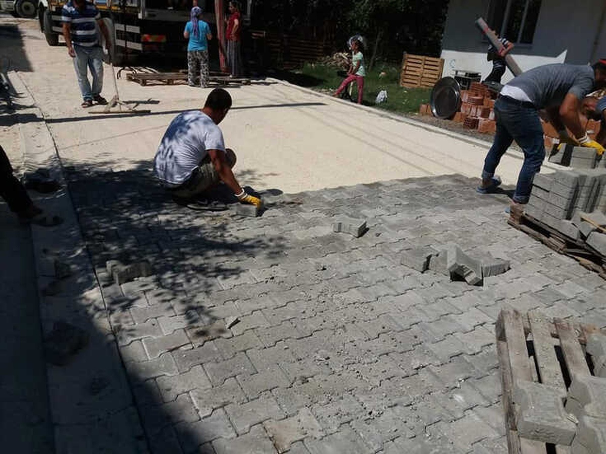 Ergene\'de Yol ve Kaldırım Çalışmaları Sürüyor