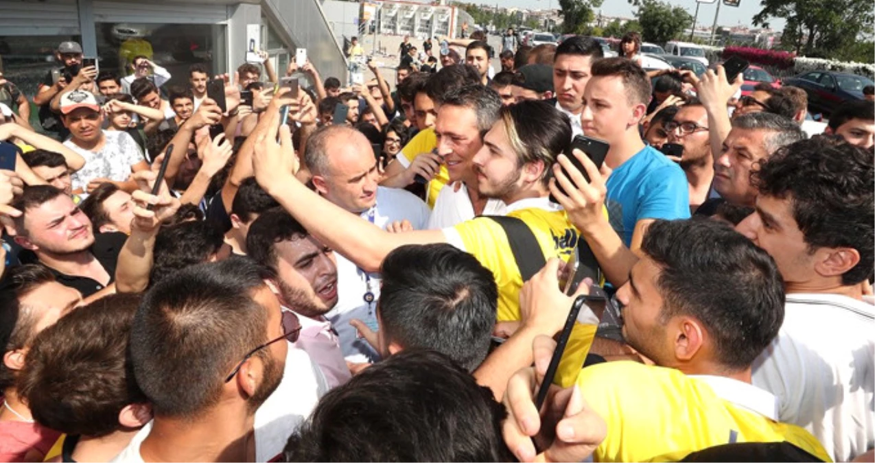 Fenerbahçeli Taraftarlar, Öğrenci Kombinesi Almak İçin Sabaha Kadar Bekledi