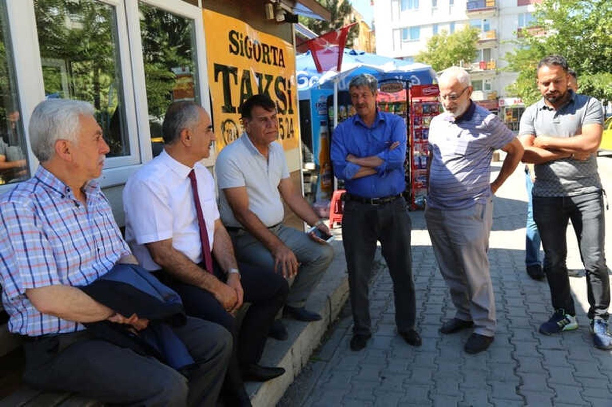 İstasyon Caddesi\'nin Kaldırımları Yenileniyor