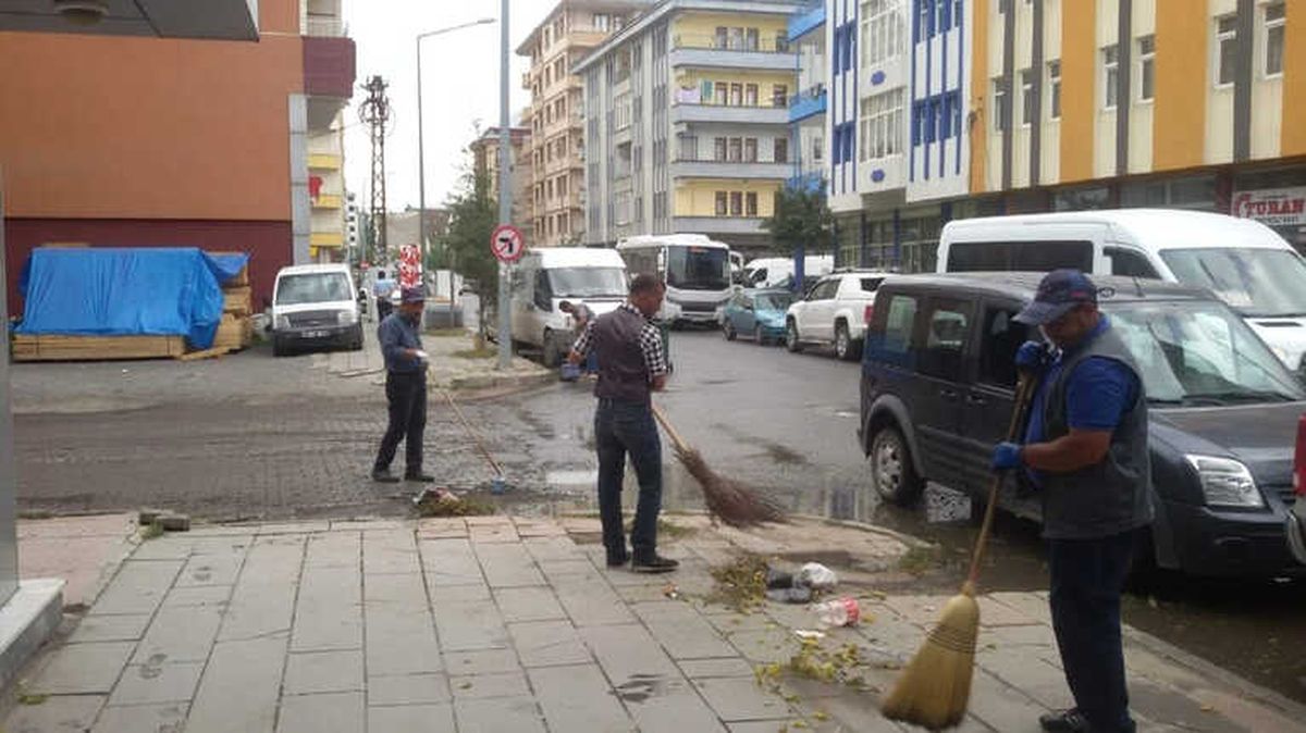 Kars\'ta Cadde ve Sokaklar Temizleniyor