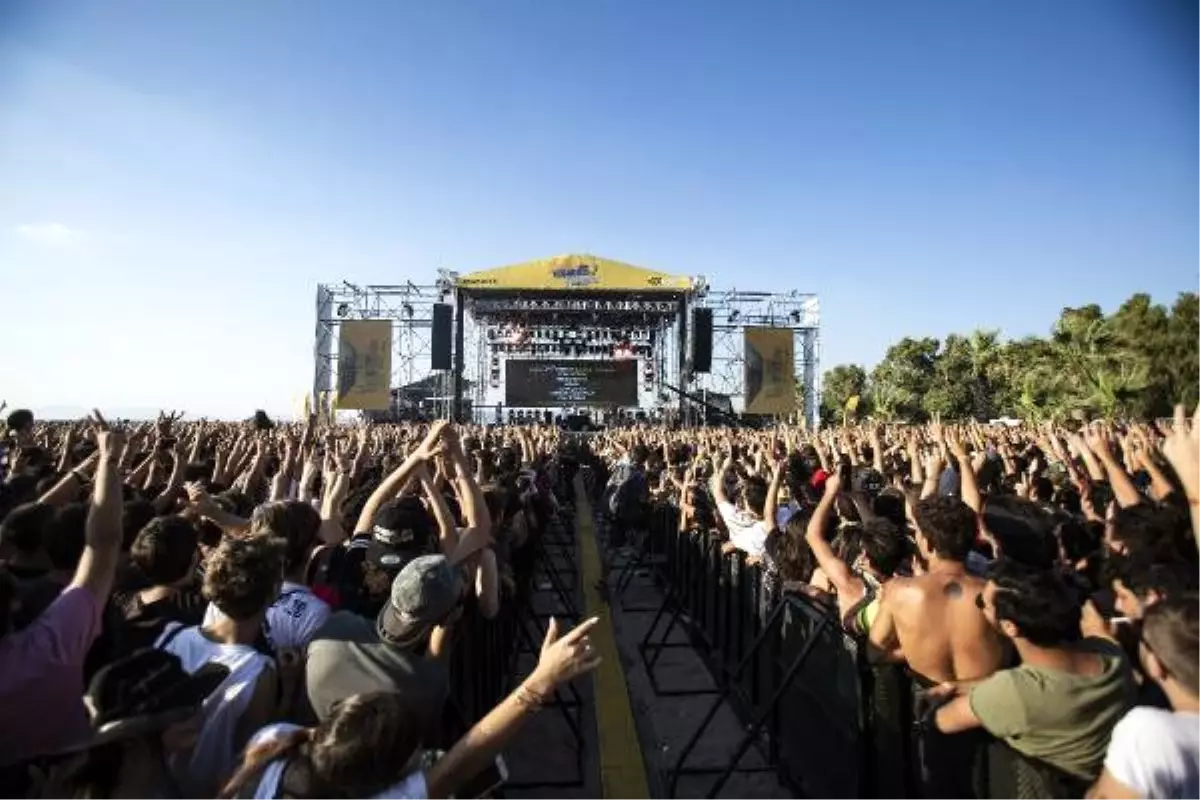 Kuşadası Gençlik Festivali 120 Bin Müzikseveri Ağırladı