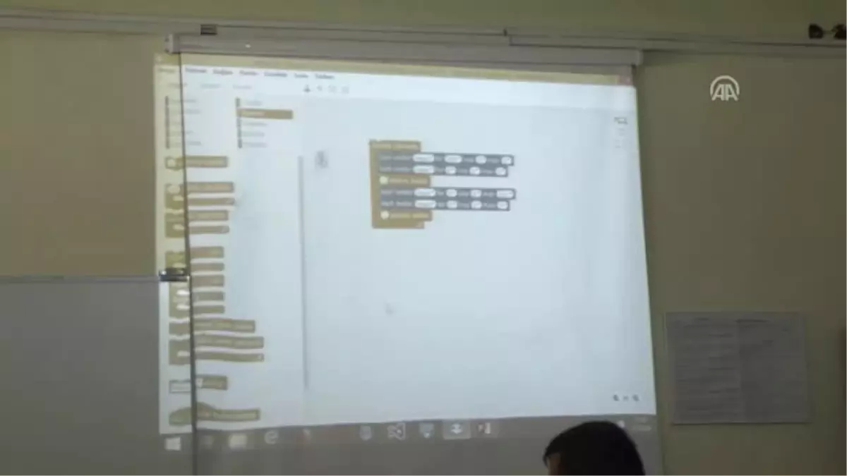 Öğrencilerine "Robotik Kodlama" Öğretmek İçin Gönüllü Oldular