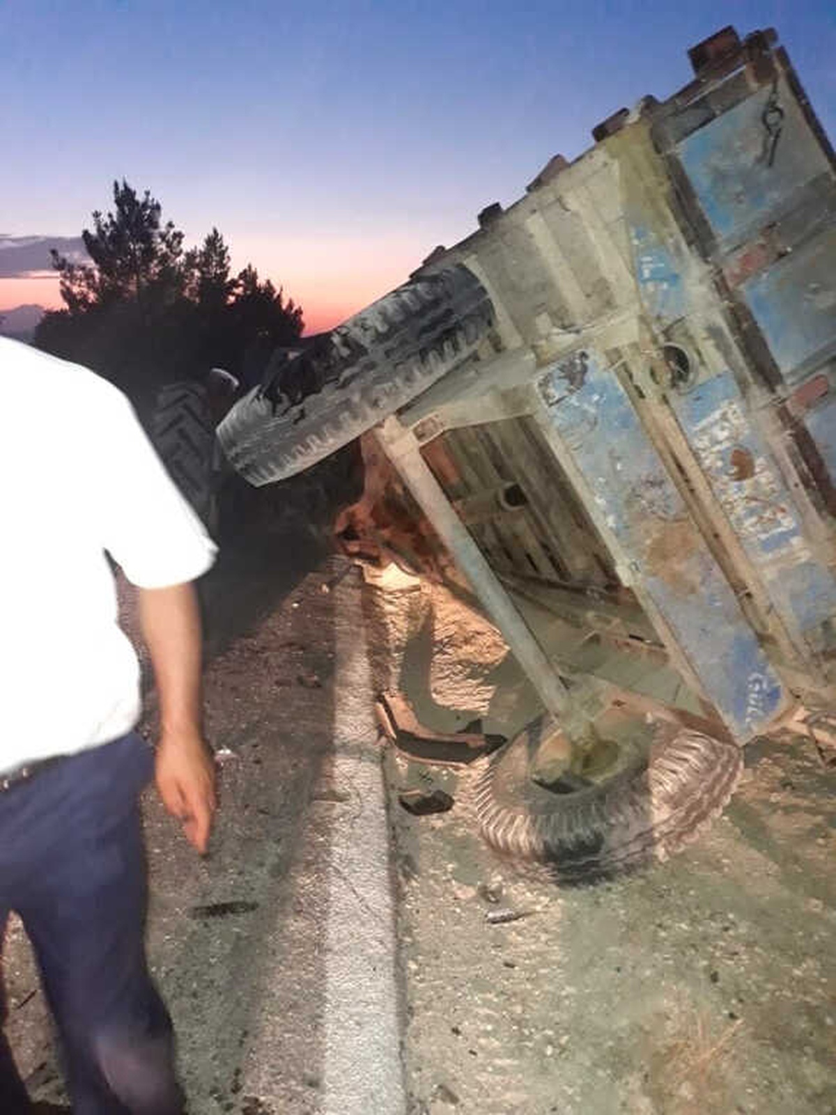 Otomobil Traktöre Arkadan Çarptı: 3 Yaralı