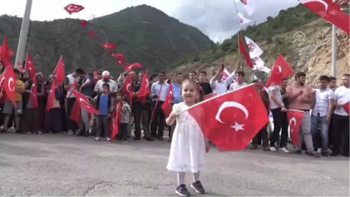 PKK\'nın Sözde Karadeniz Sorumlusunu Etkisiz Hale Getiren Jandarma Timine Coşkulu Karşılama