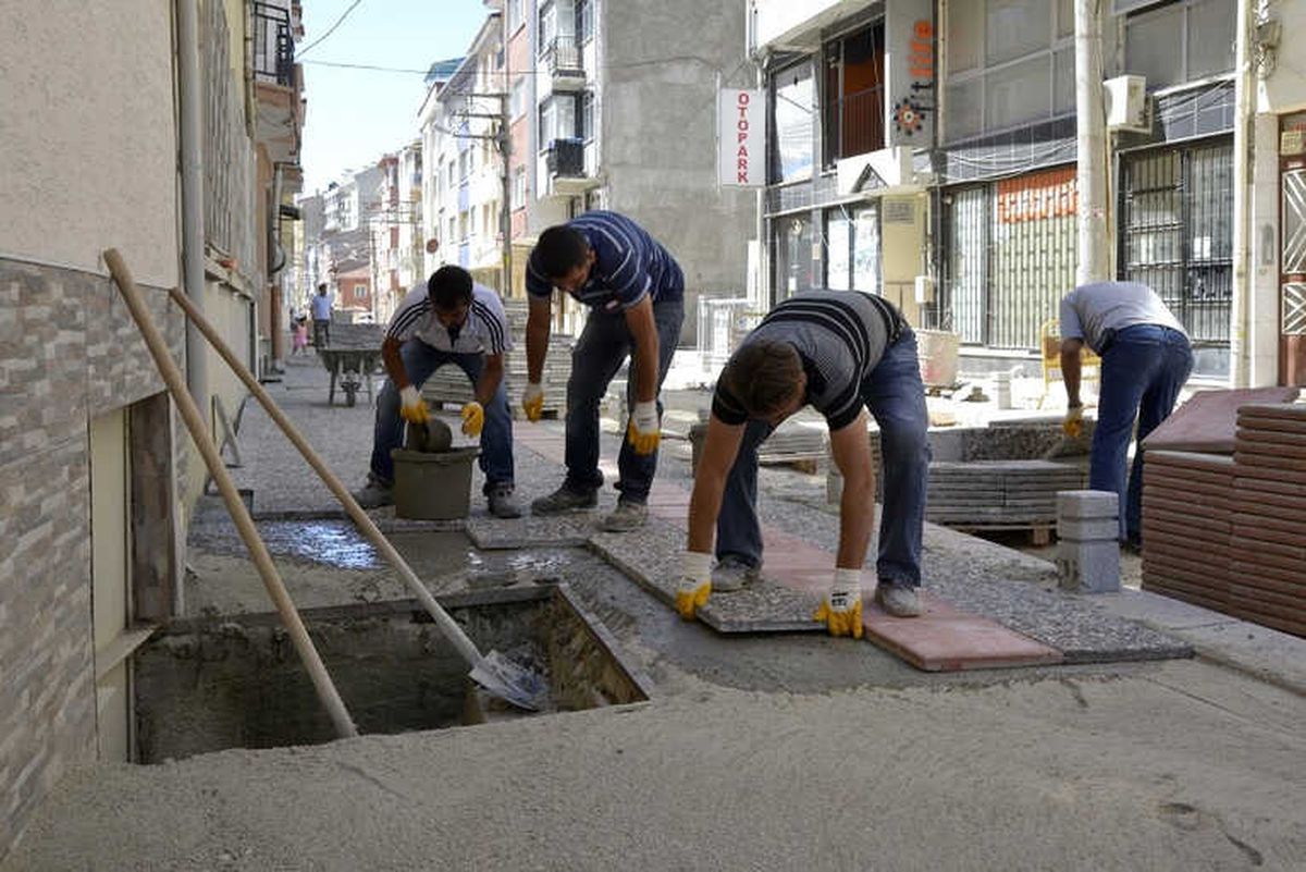 Tepebaşı Belediyesi Fen İşleri Müdürlüğü Ekiplerinin Yol ve Kaldırım Çalışmaları