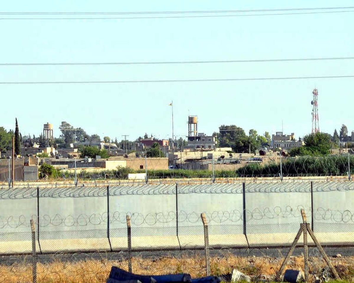 Terör Örgütü Telabyad\'ta Sözde Bayrağını İndirip Flamasını Astı