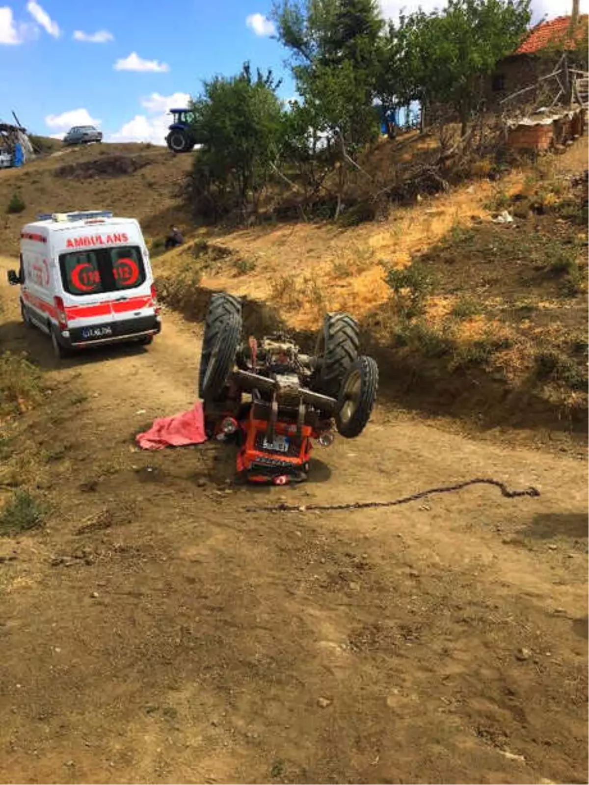 Traktör Devrildi: Sürücü Yaralı, Eşi Öldü