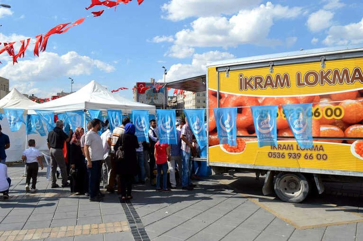 Ülkü Ocakları\'ndan Lokma İkramı