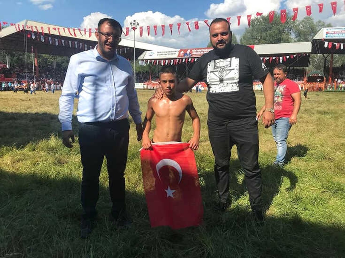 Umurbeyli Güreşçi Kırkpınar\'da Tarih Yazdı