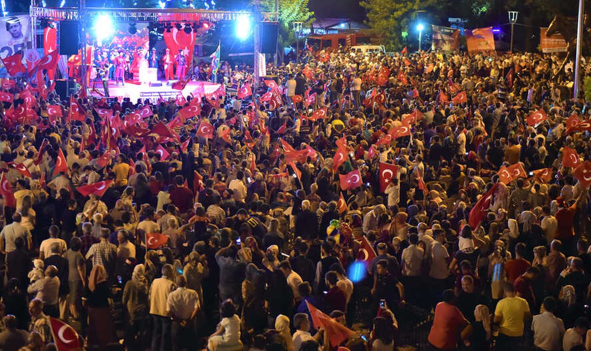 Uşak Belediyesi Milli İrade Nöbetinde