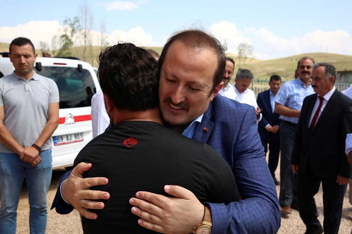 Vali Ali Hamza Pehlivan Şehit İdris Karakaşoğlu\'nun Ailesini Ziyaret Etti