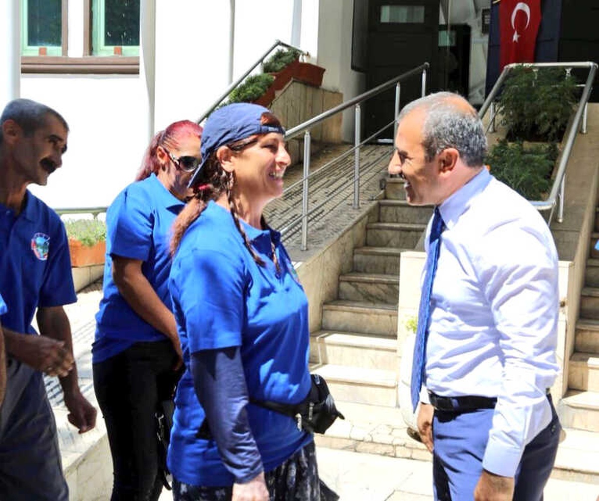 Vali Sonel\'den, Boyacılara Yüz Güldüren Jest