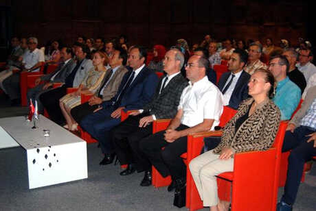 Agü Rektörü: Örgütün Gelişmesini Seyredenler, Lanetleme Yarışına Girdi
