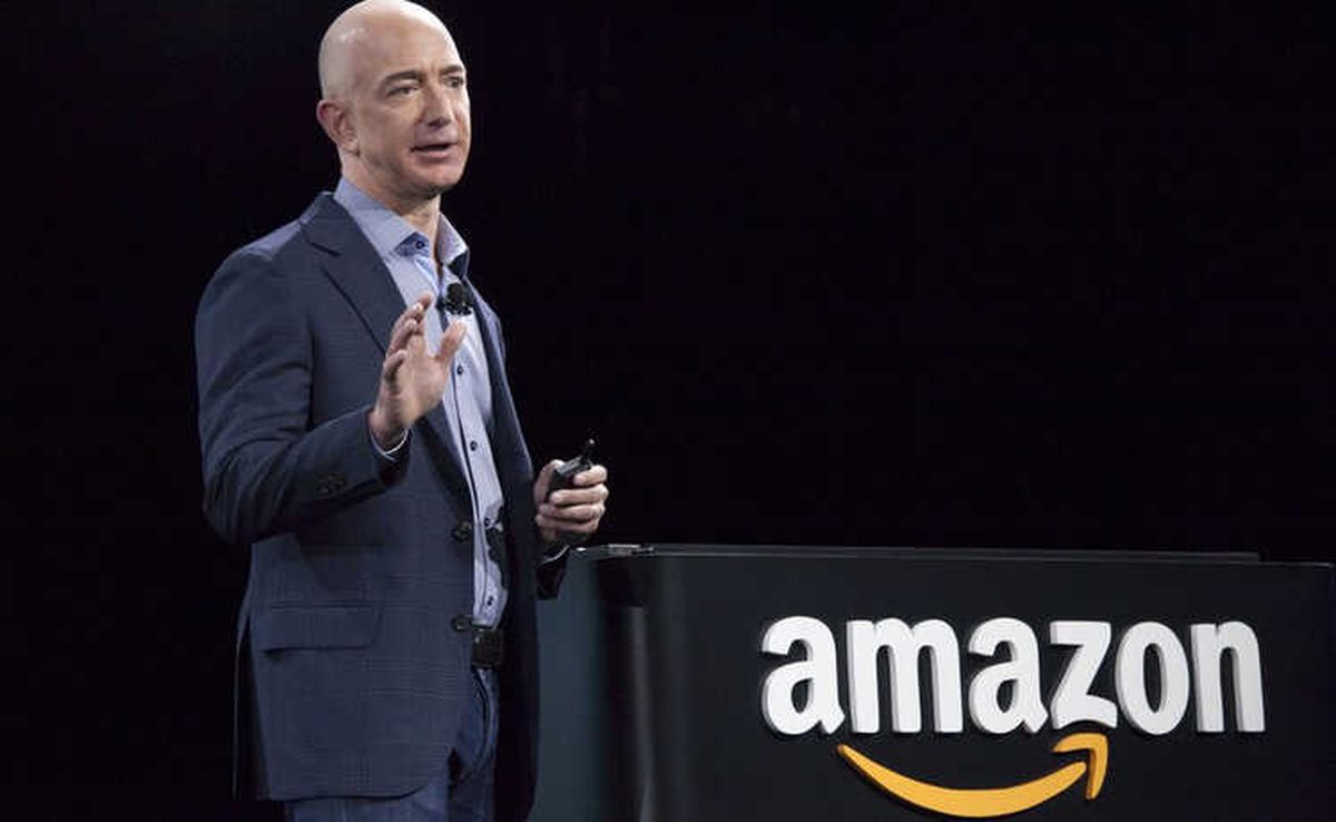 Amazon\'un Kurucusu Jeff Bezos 2017\'de Dünyanın En Zengin İnsanı Oldu