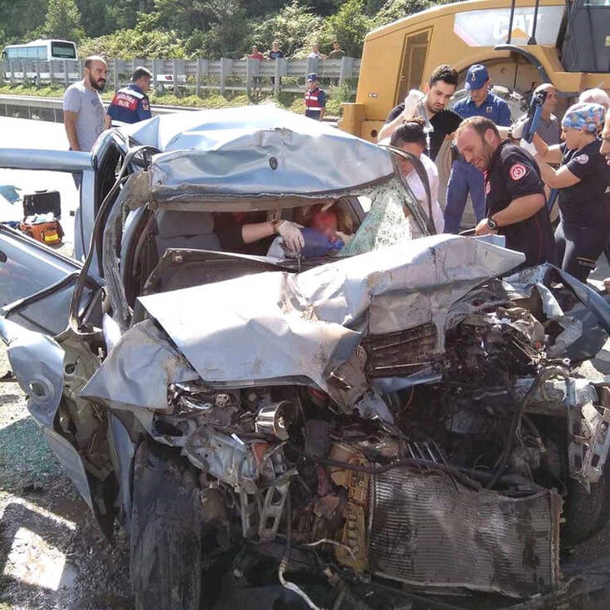 Artvin\'deki Kazada Acil Tıp Teknikeri Ağır Yaralandı