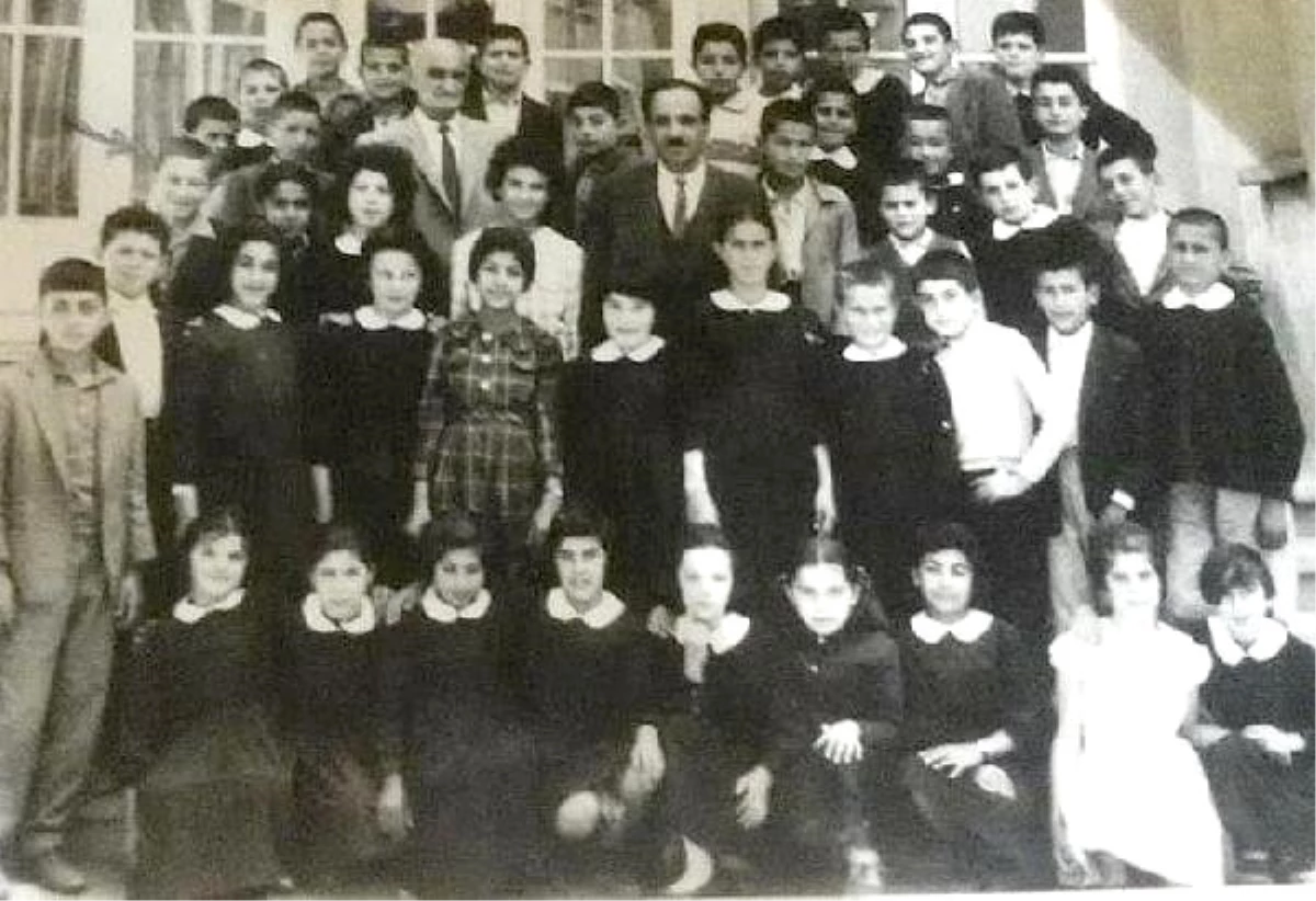 Bakan Akar\'ın Okul Yıllarından Fotoğraflarını Paylaştılar