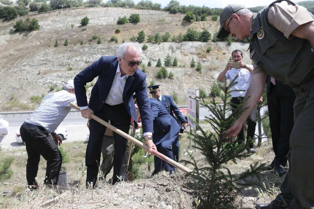 Başkan Saraçoğlu, Fidan Dikip Can Suyu Verdi