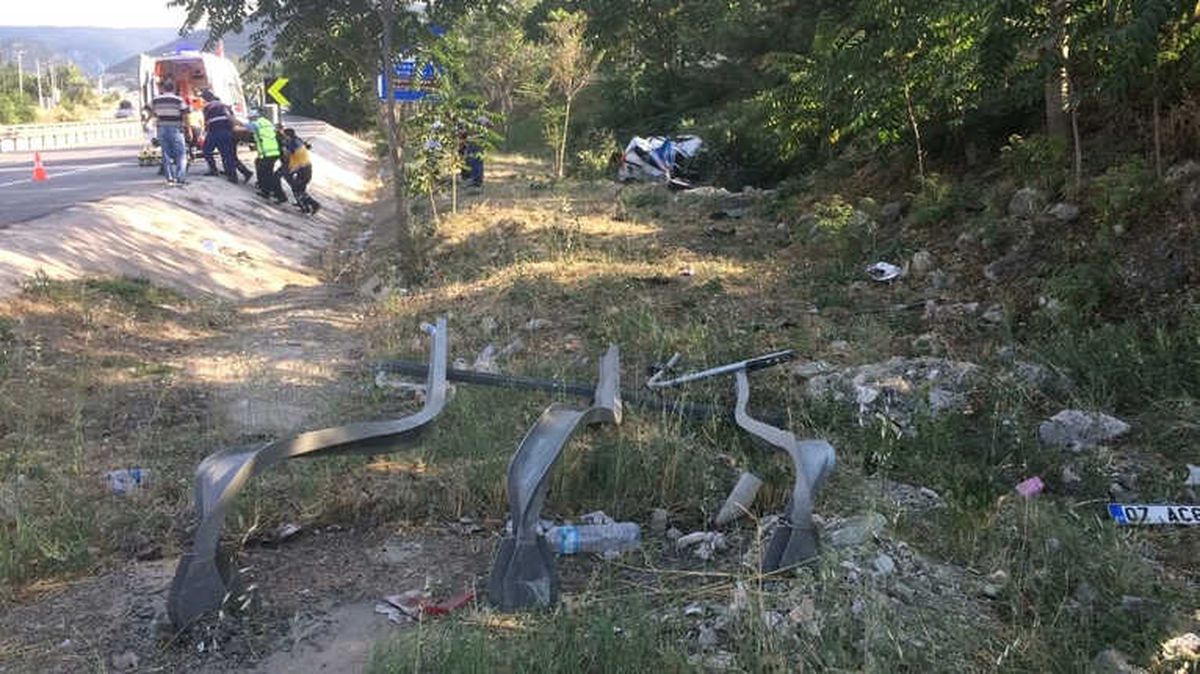 Bilecik\'te Ticari Araç Takla Attı: 1 Yaralı