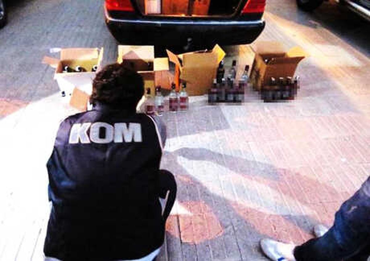 Bulgaristan Plakalı Otomobilde Sahte İçki Ele Geçirildi