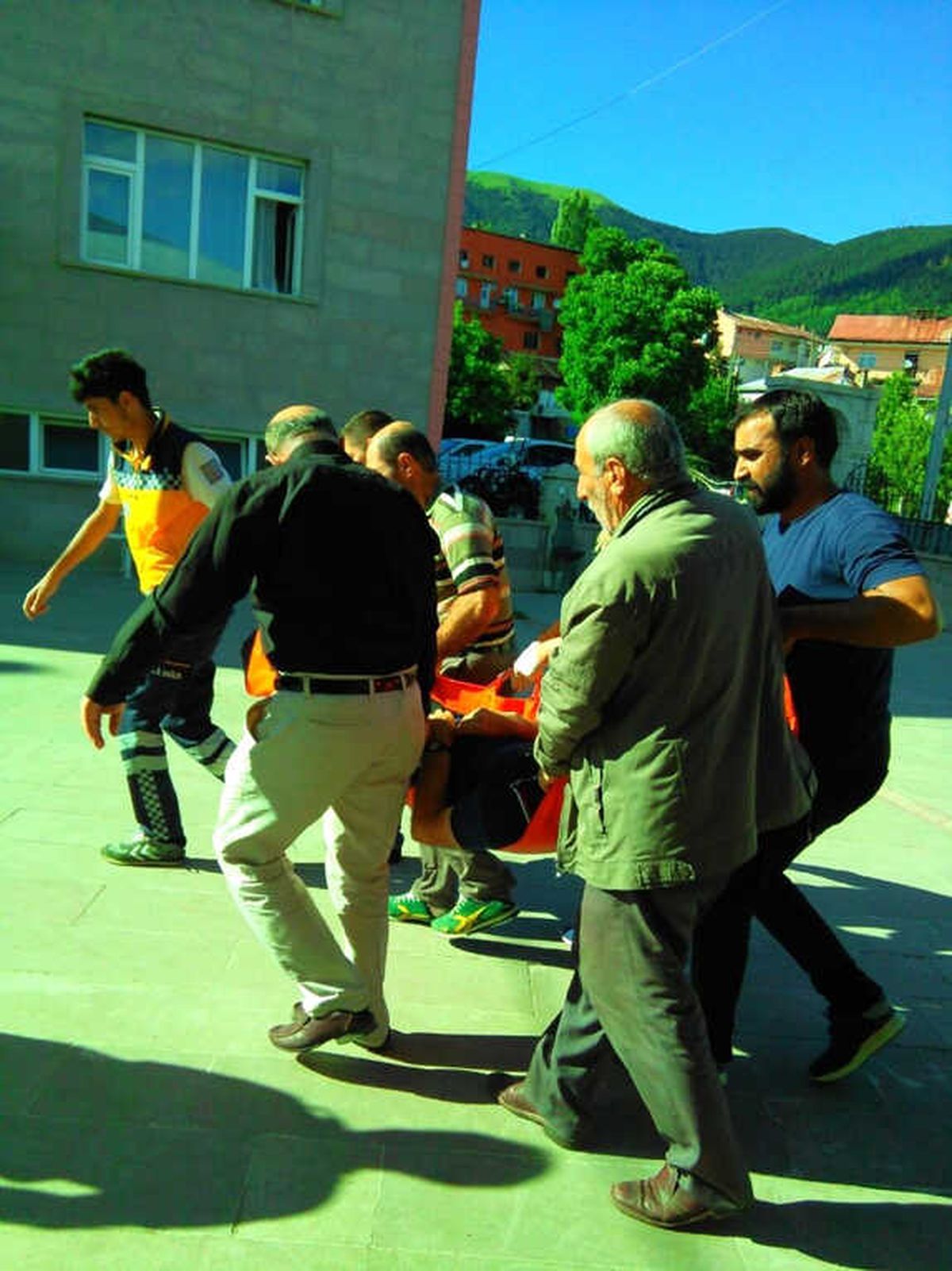 Camide Bayılan Vatandaşa İlk Müdahaleyi İmam ve Müezzin Yaptı