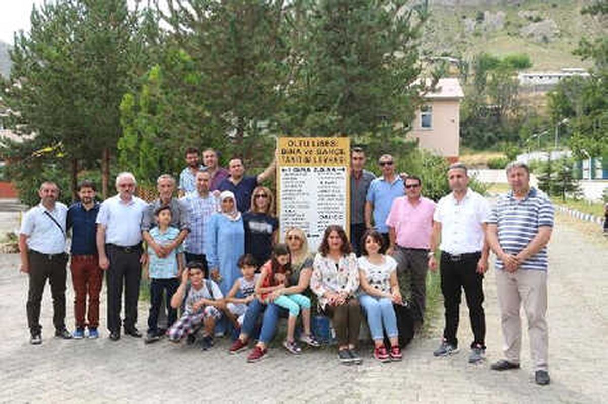 Çeyrek Asır Sonra Mezun Oldukları Lisede Buluştular