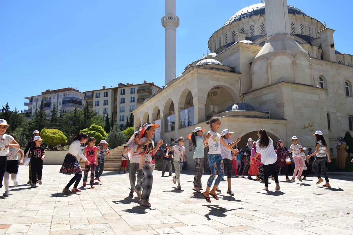 Çocuklar Bu Geleneği Çok Sevdi